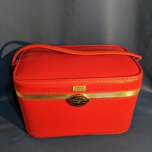 Amelia Earhart Train Case Luggage